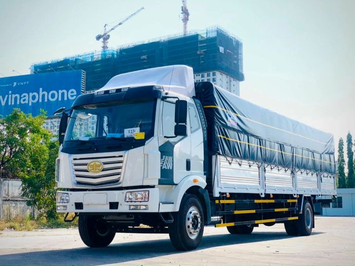 Xe tải mui bạt vận chuyển hàng từ Sài Gòn ra Hà Nội
