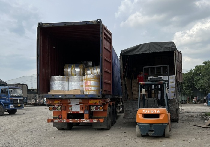 Xe tải giao hàng khu công nghiệp Khánh Phú Ninh Bình