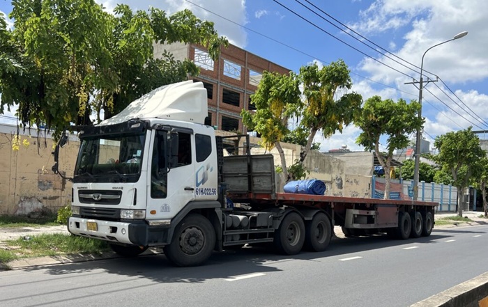 Xe tải giao hàng khu công nghiệp Quảng Yên Quảng Ninh